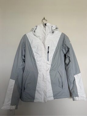 Columbia Light Gray and White Insulated Ski Jacket